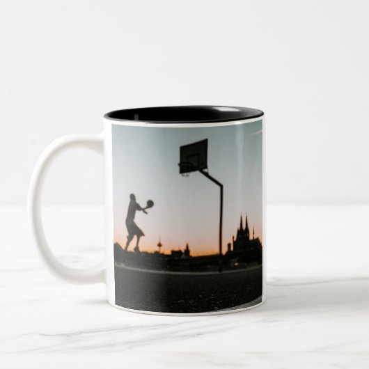 Basketball Tweekleurige Koffiemok (Links)