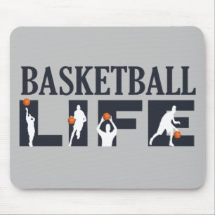 Basketballers dribbelen met oranje bal muismat