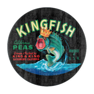 Bass Fish die een kroon op een zwarte achtergrond  Snijplank