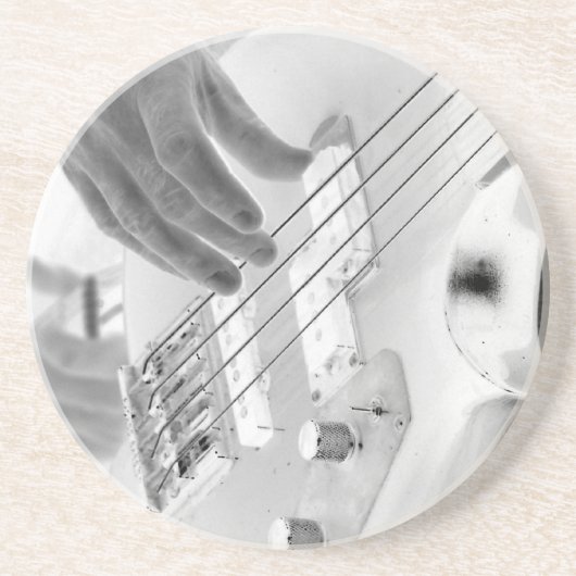 Bass player, bass and hand, negatief afbeelding zandsteen onderzetter (Voorkant)