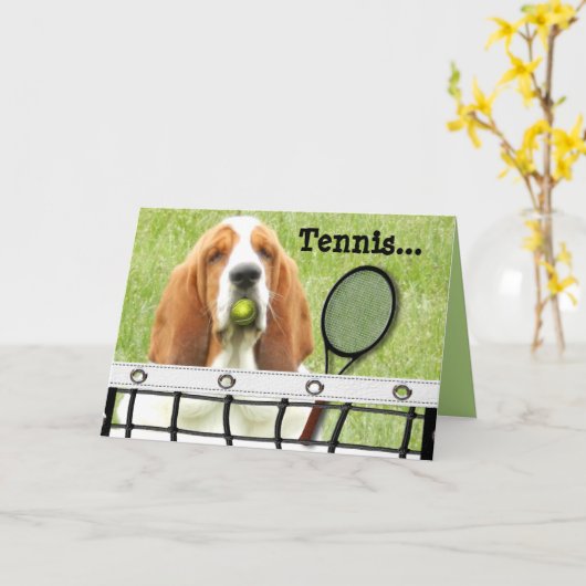 Basset Greeting Card with Tennis Racket and Ball Kaart (Gele Bloem)