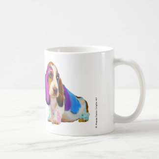 Basset Hound complètement de tasse de couleurs