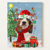 Basset Hound Dog en neige avec cadeaux de Noël (Dos)