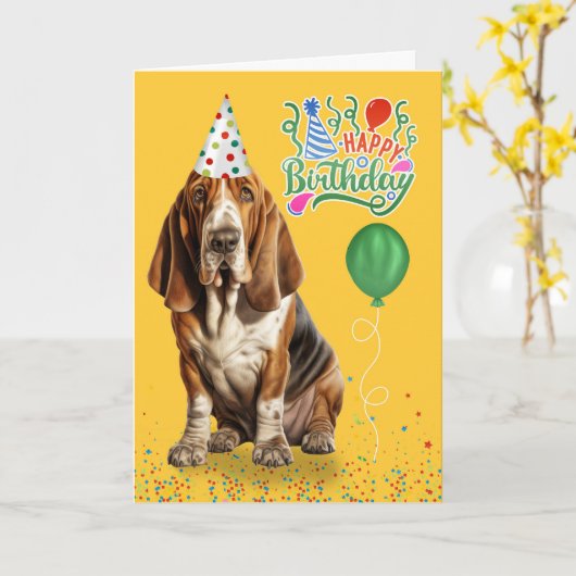 Basset Hound Dog in een Party Pet Verjaardag Kaart (Gele Bloem)