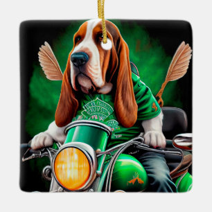 Basset Hound hond rijdt fiets St. Patrick's Day Keramisch Ornament