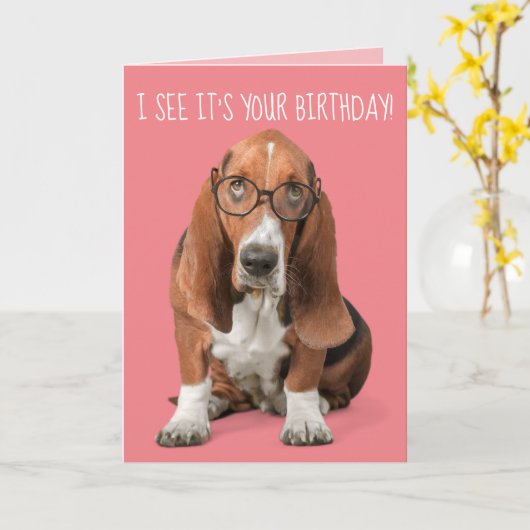 Basset Hound Ik zie dat het jouw verjaardag is... Kaart (Gele Bloem)