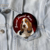 Basset Hound Mam met rode achtergrond Button (In situ)