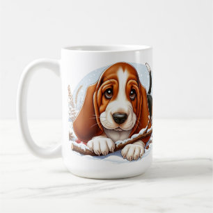 Basset Hound Puppy in Besneeuwd Winterlandschap Koffiemok