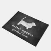 Basset Hounds hier  Chalkboard Deurmat (Schuin)