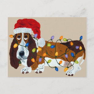 Basset in de knoop met kerstverlichting feestdagenkaart