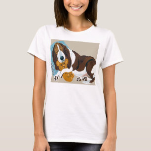 Basset slaapt met teddybeer t-shirt