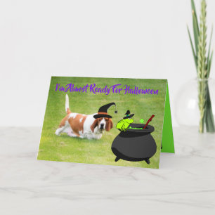 Basset "Witch" met Frog & Cauldron op Halloween Ka Kaart
