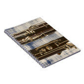 Basson sur le carnet de notes à spirale fané de (Côté Droit)