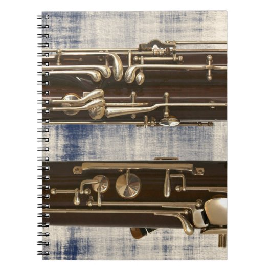 Basson sur le carnet de notes à spirale fané de (Devant)