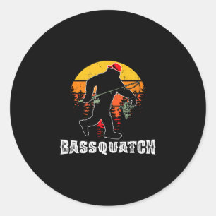 Bassquatch grappige baars vissen meer hengelen ronde sticker
