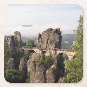 Bastei-brug in het onderzetter Saxon-Zwitserland