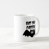 Bat Cave Cafeïne Grappig Halloween Koffiemok (Voorkant rechts)