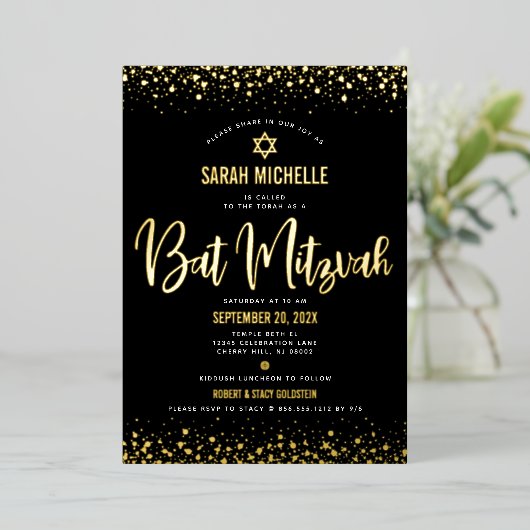 Bat Mitzvah Modern Bold Script Black Real Gold Folie Uitnodiging (Staand Voorkant)