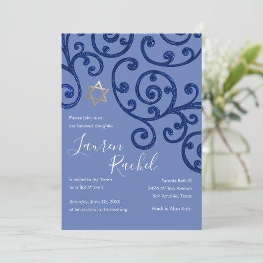 Bat mitzvah Scroll Motif Blue Invitation (Debout devant)