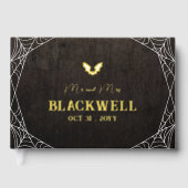 Bat & Spiderwebs Mr & Mrs Gothic Halloween Wedding Gastenboek (Voorkant)