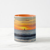 Bateau à Sunset - Venice Beach, CA Mug (Centre)