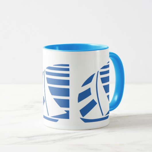 Bateau à voile bleu et blanc Mug (Devant droit)