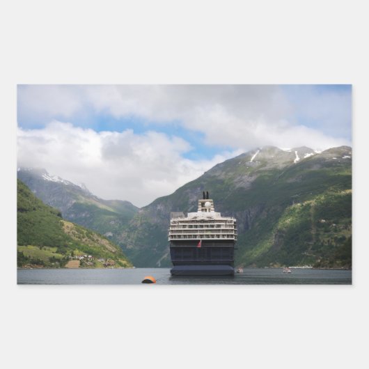 Bateau de croisière en Geirangerfjord autocollant (Devant)