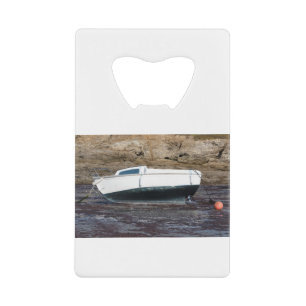 Bateau échoué à l'amarrage en Bretagne