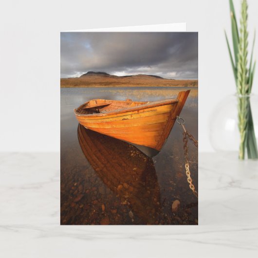 Bateau sur le loch, vertical. Carte par le (Devant)