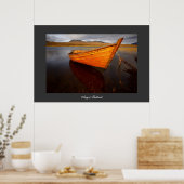 Bateau sur Loch. Poster par cARTerART (Cuisine)