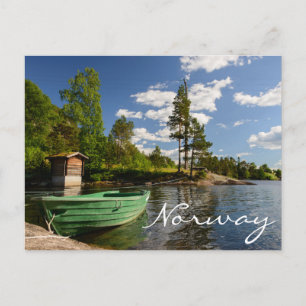 Bateau vert dans un fjord en Norvège carte postale