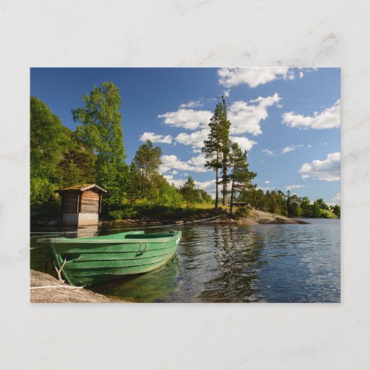 Bateau vert dans un fjord en Norvège carte postale (Devant)