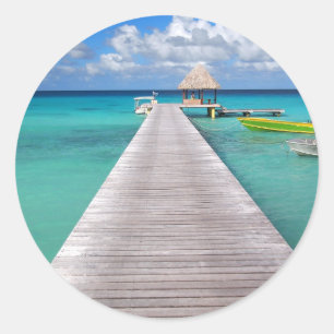 Bateaux à une jetée dans le Pacifique autocollant