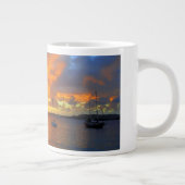 Bateaux à voile à Golden Sunset Mug (Droite)