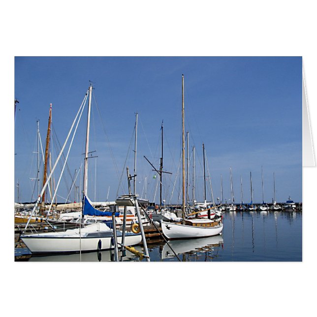 Bateaux à voile dans le port (Devant horizontal)