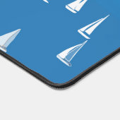 Bateaux à voile en mer bleu profond - Regatta Bate (Coin)