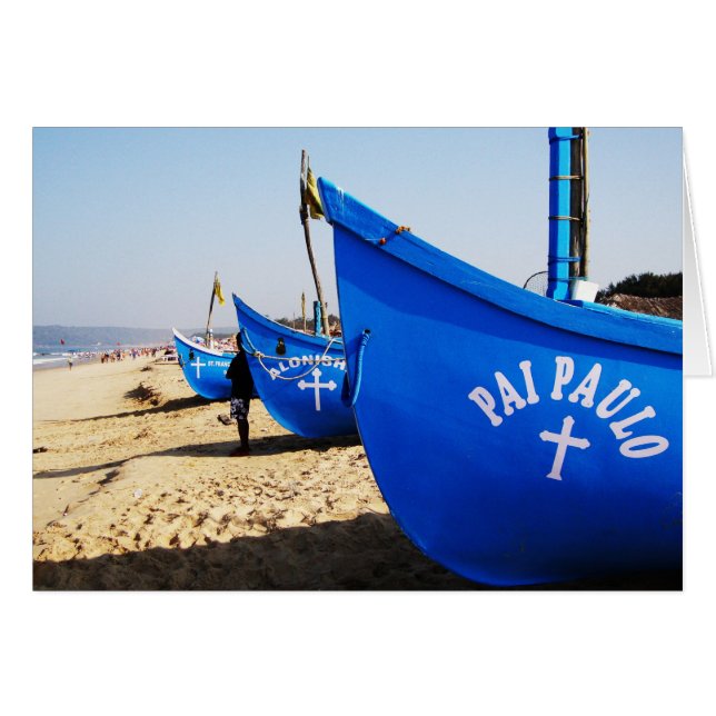 Bateaux bleus sur la plage de Candolim Goa Inde (Devant horizontal)