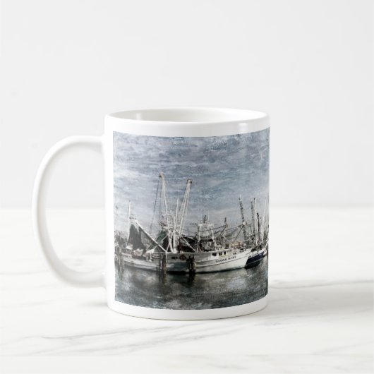Bateaux de crevette à la tasse chrétienne de port (Gauche)