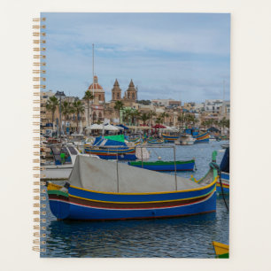 Bateaux de pêche traditionnels colorés à Malte