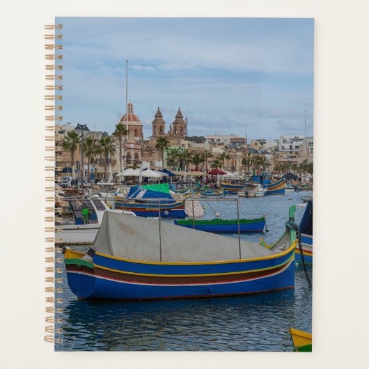 Bateaux de pêche traditionnels colorés à Malte (Devant)