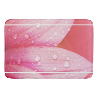 Bath Mat/Pink Flower Pedals with Dew Druppels Badmat