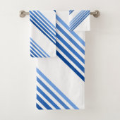 Bath Towel Set - Blue lines in Five Shades Bad Handdoek (Insitu)
