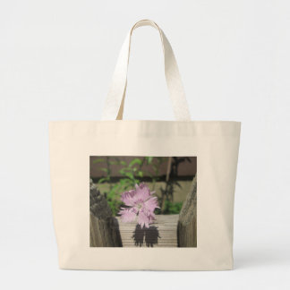 Baths Pink Dianthus on Fence Grote Tote Bag