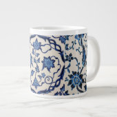 Batik Bleu foncé Beauté Spécialité Mug (Devant droit)