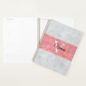 Batik Rose Ruddy Et Aquarelle Gris Monogramme (Devant avec enveloppe)