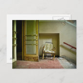 Bâtiment abandonné avec chaise vide Carte postale (Devant / Derrière)