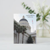 Bâtiment du Capitole de Sacramento sur carte posta (Debout devant)