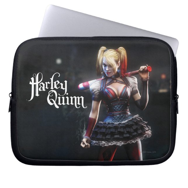Batman Arkham Knight | Harley Quinn met Bat Laptop Sleeve (Voorkant)