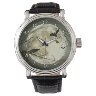 Bats fly Crow zit voor Halloween Full Moon Horloge