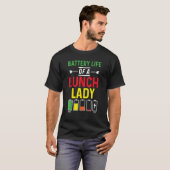 Batterijduur van de schoollunch Lady Lunch Aide Ba T-shirt (Voorkant volledig)